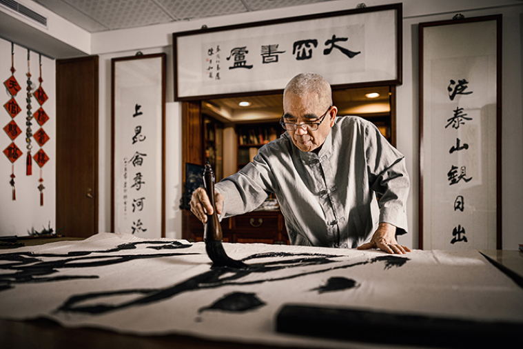 施春茂
